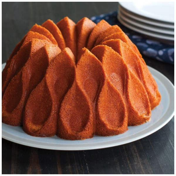 Nordic Ware Crown Bundt Pan-1