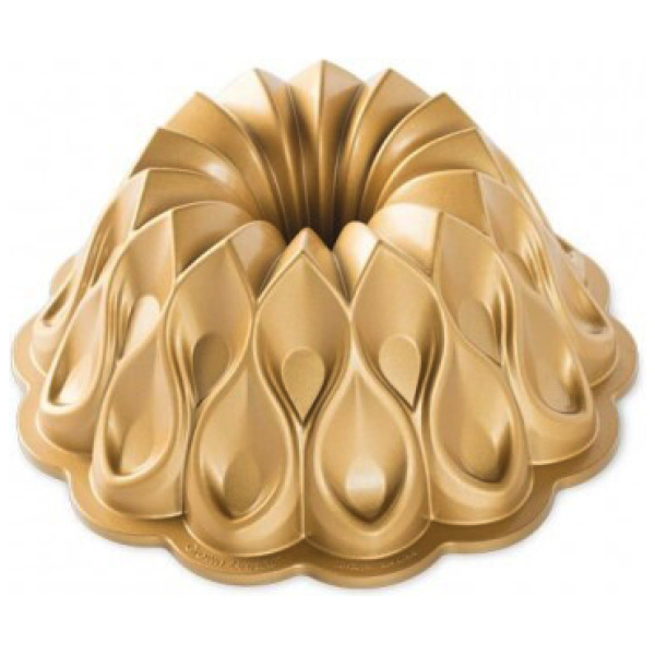 Nordic Ware Crown Bundt Pan