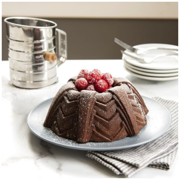 Nordic Ware Marquee Bundt Pan-4