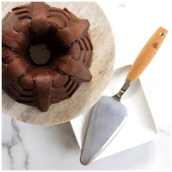 Nordic Ware Marquee Bundt Pan-5