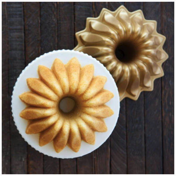 Nordic Ware Lotus Bundt-Pan-5-Cup 2