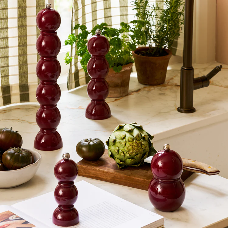 AddisonRoss 17.02.26 0699 14436060 c27b 4ad4 b1f5 821e60e64219 Addison Ross Mini Bobbin peper- en zoutmolen Cherry-14cm - Afbeelding 3